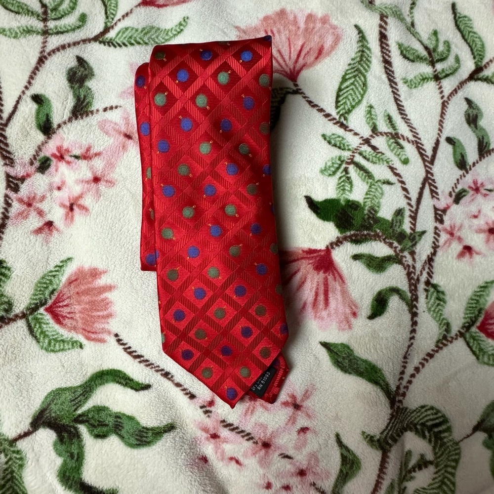 Elegant Red Patterned Tie